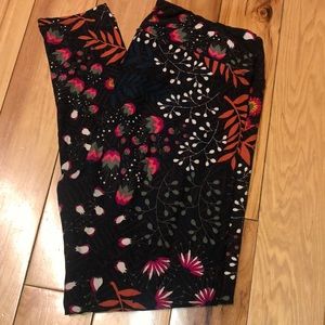 LuLaRoe Tall & Curvy leggings